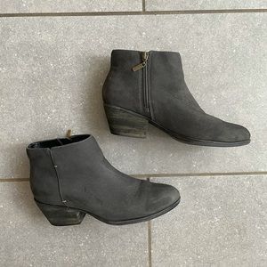 Clarks booties size 8 blue suede